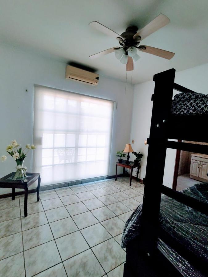 הוילה La Casa Rosa מונטריי מראה חיצוני תמונה